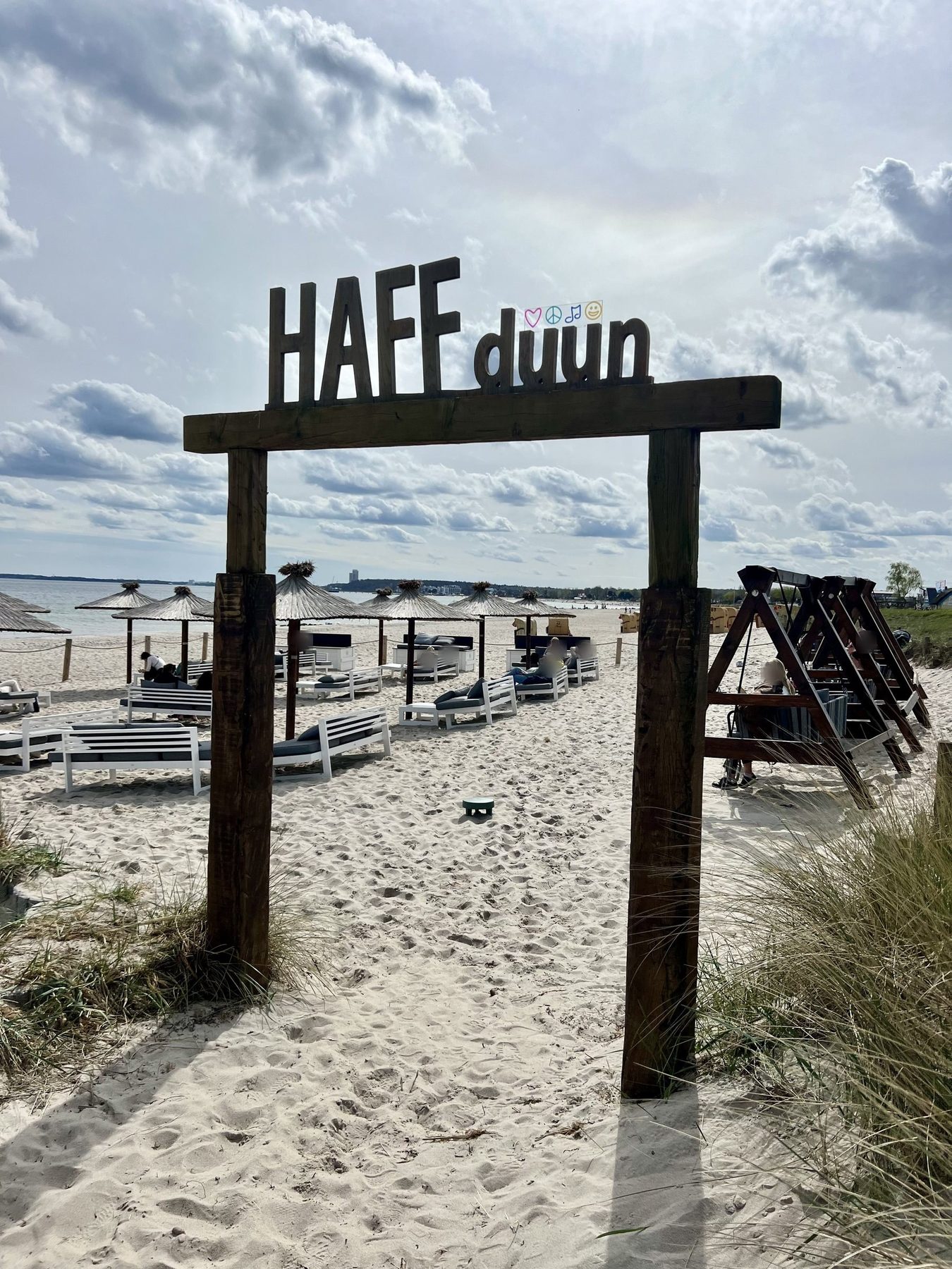 Eingang zum Beachclub Haffdüne am Strand von Haffkrug